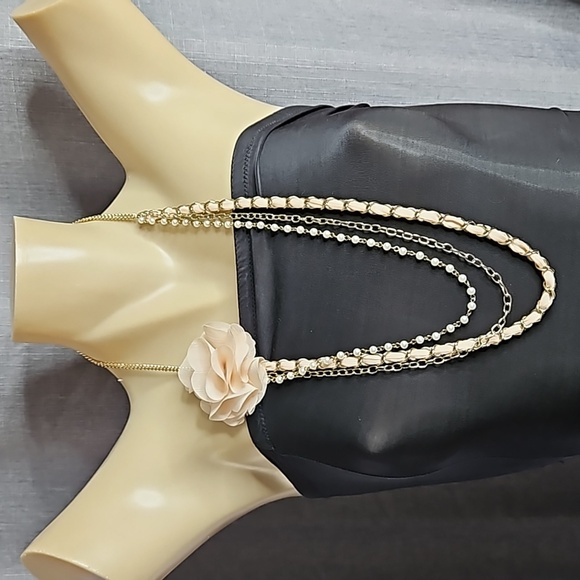 Retro Flower with Multi-strand necklace in light peach tone - Picture 1 of 8